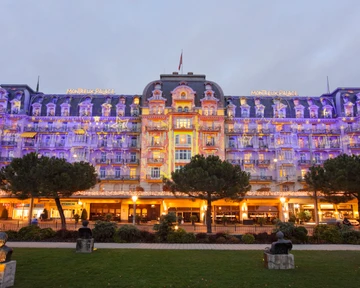 Le Fairmont Montreux-Palace illuminé