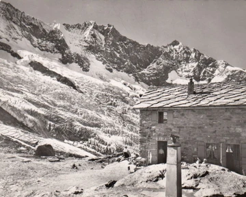 Bergsteigerheim Langefluh (2870m) ob Saas-Fee mit Fee-Gletscher, Täschhorn, Dom und Südlenzspitze