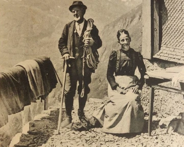 Bergführer Abraham Stüssi + Frau auf der Glärnisch SAC Hütte