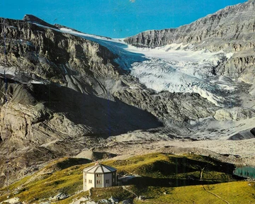 Lämmernhütte  SAC 2515 m Schwarzhorn 3105 m und Rothorn 3102 m